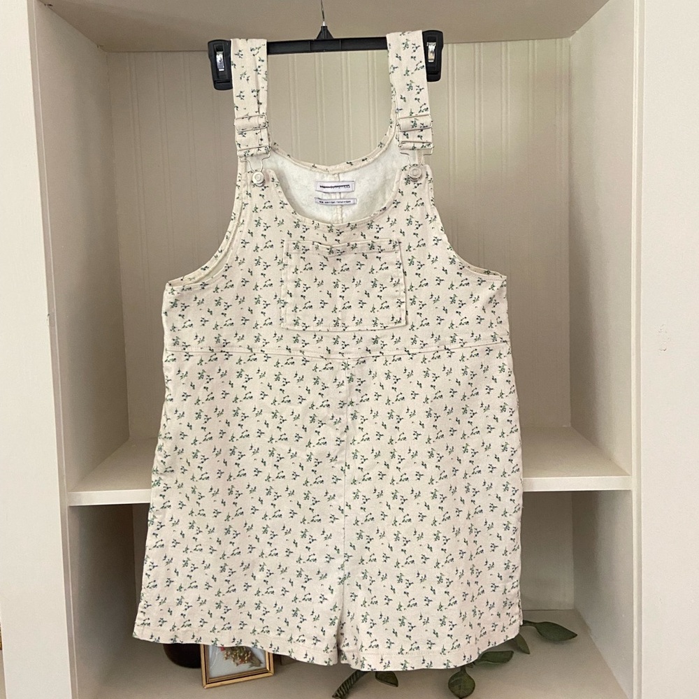 URBAN OUTFITTERS Floral Overall Shorts